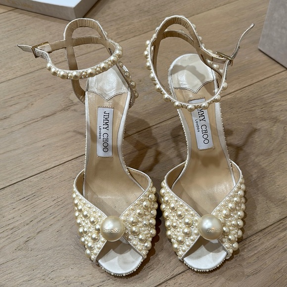 Like NEW! Jimmy Choo pearl heals - Picture 3 of 8
